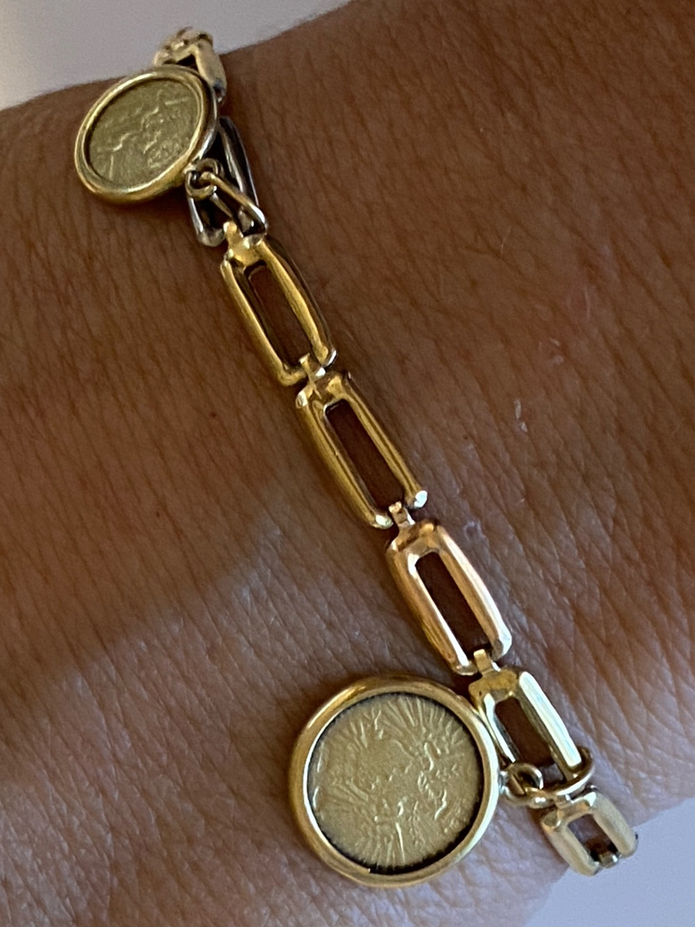 VINTAGE 14k Tri-Color Gold Link Chain Coin Medallion Charm 6.25” Bracelet!